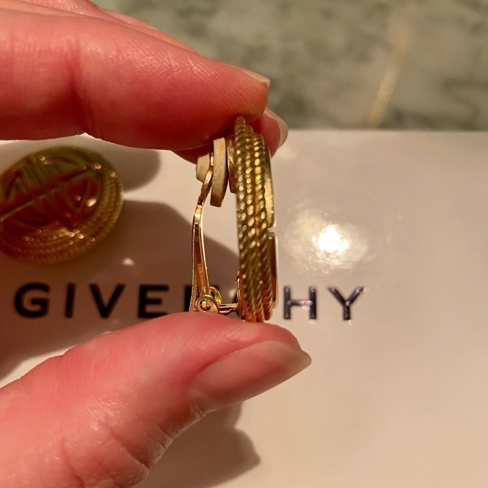Givenchy Vintage 90s Logo Gold Disc Clip Earrings - Picture 4 of 7